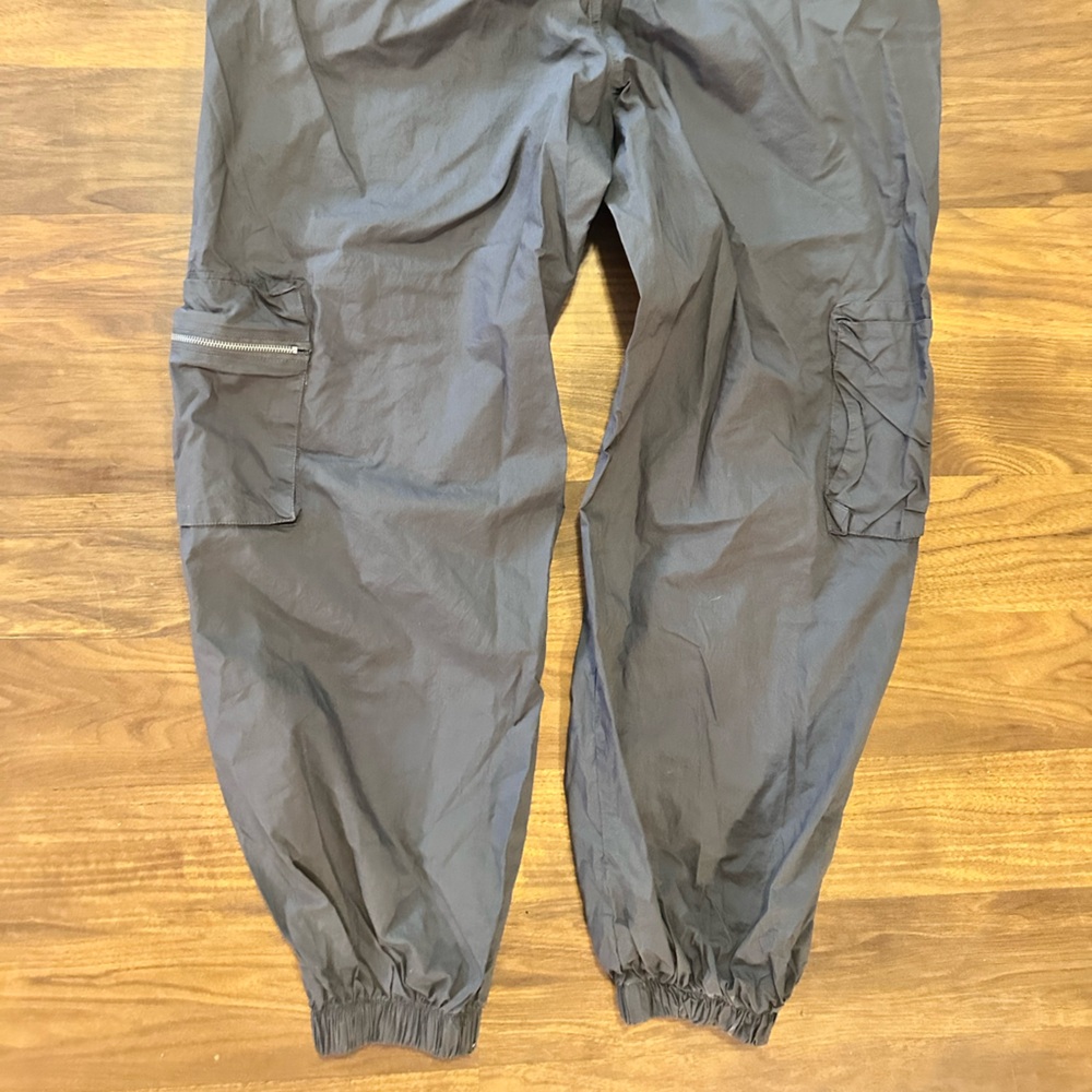 Rue21 Black Cargo Pants with Multi-Pocket Detail - Picture 4 of 4
